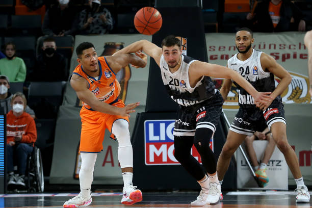 育舞台上继 育舞台上继