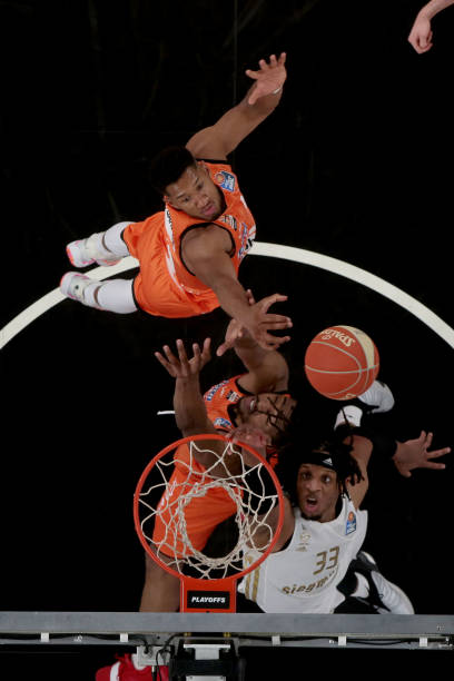 势均力敌的 势均力敌的